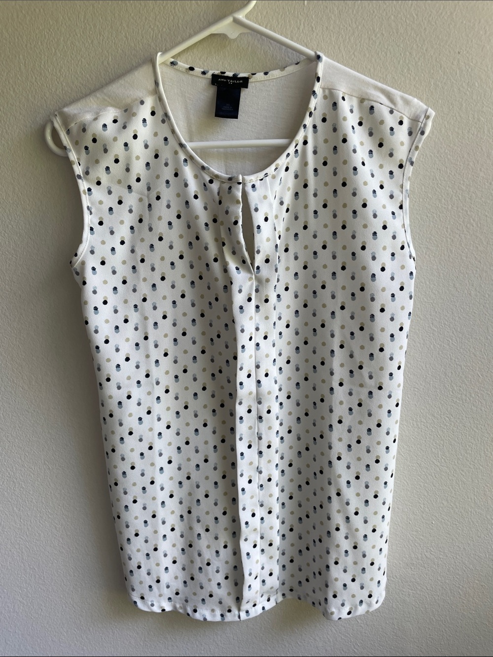 Ann Taylor White Sleeveless Blouse with Polka Dot Print